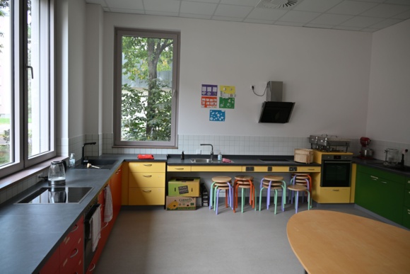 Lernküche mit 4 Kocharbeitsplätzen