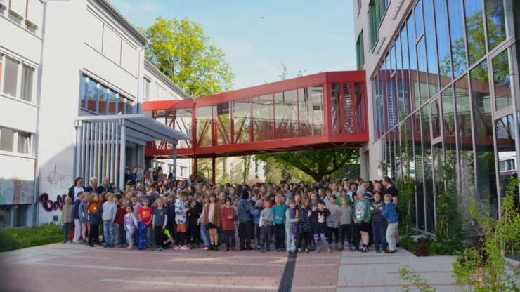 Pädagogin mit Kindern