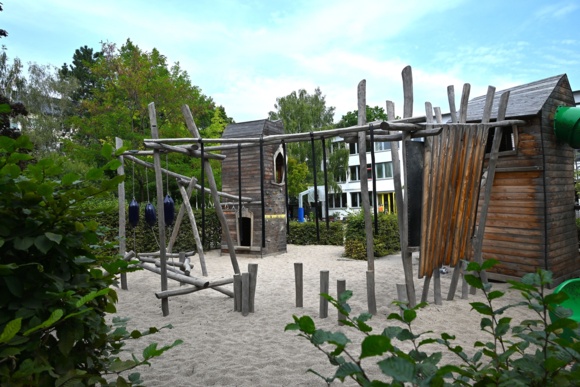 Klettergerüst Schulhof