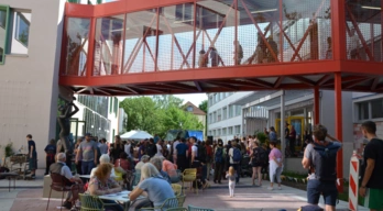 Buntes Treiben auf dem Trompeterplatz