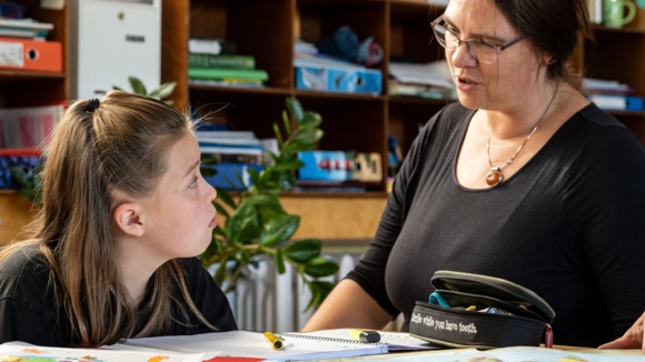 Lernsituation Mittelstufe Schülerin und Pädagogin
