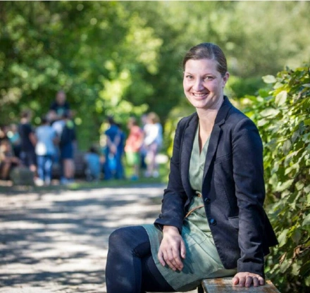 Schulhoföffnung Hortleiterin Nelly Jakubowski