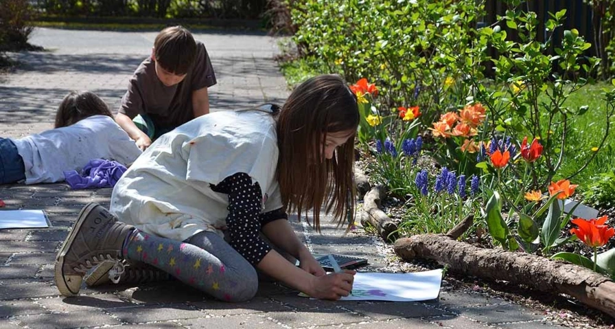 Schulhort Blumen Malen