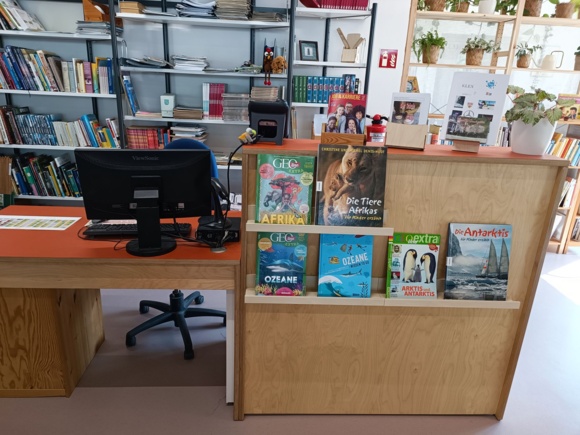 Ausleihtheke in der Bibliothek